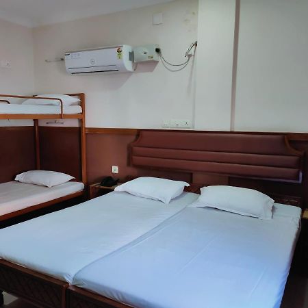 Hotel Maple Regency Kochi Exterior photo