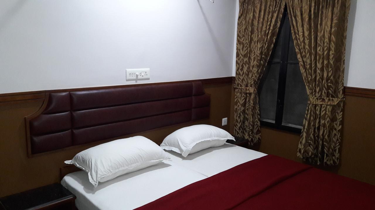 Hotel Maple Regency Kochi Exterior photo