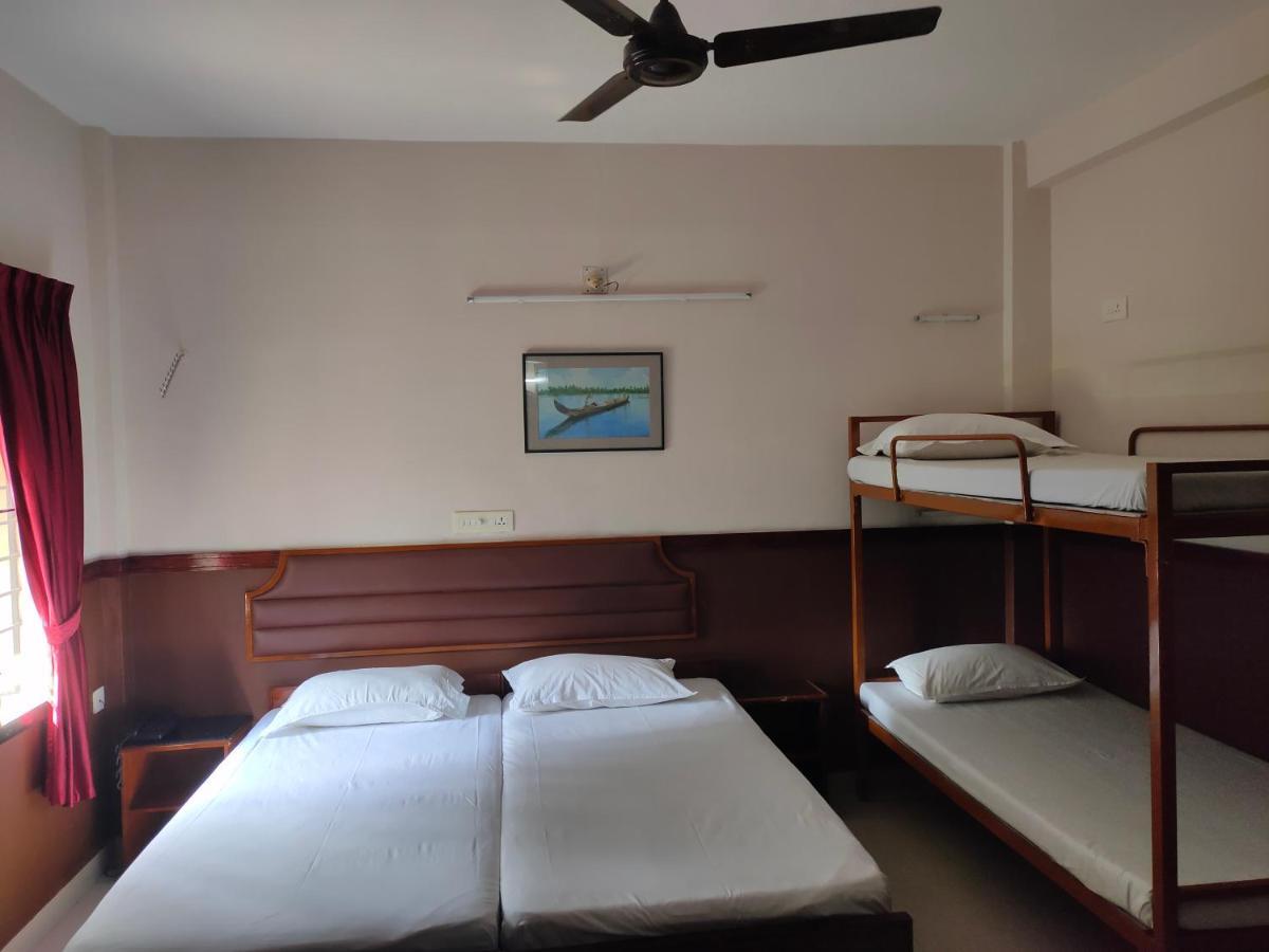 Hotel Maple Regency Kochi Exterior photo