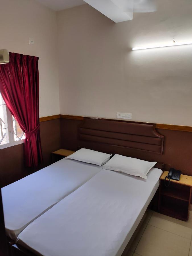 Hotel Maple Regency Kochi Exterior photo